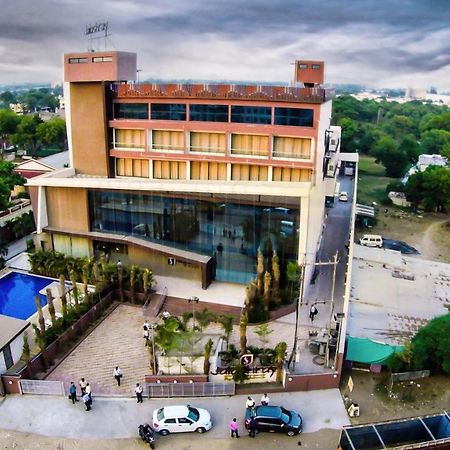 Jalashray Resort Nadiād Kültér fotó