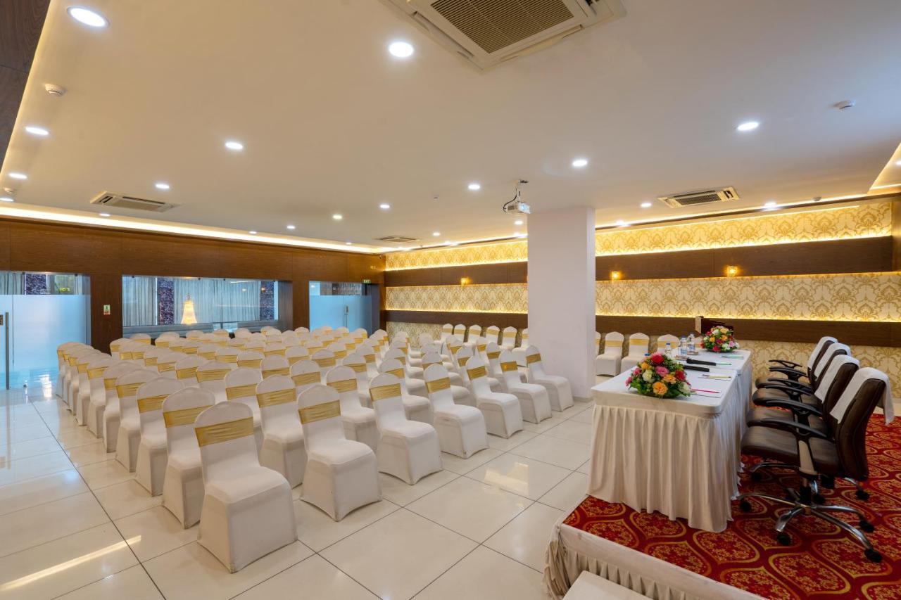 Jalashray Resort Nadiād Kültér fotó
