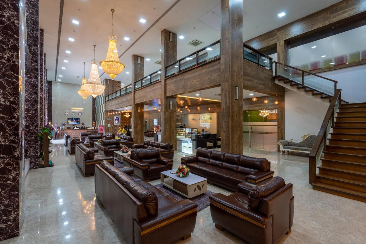 Jalashray Resort Nadiād Kültér fotó