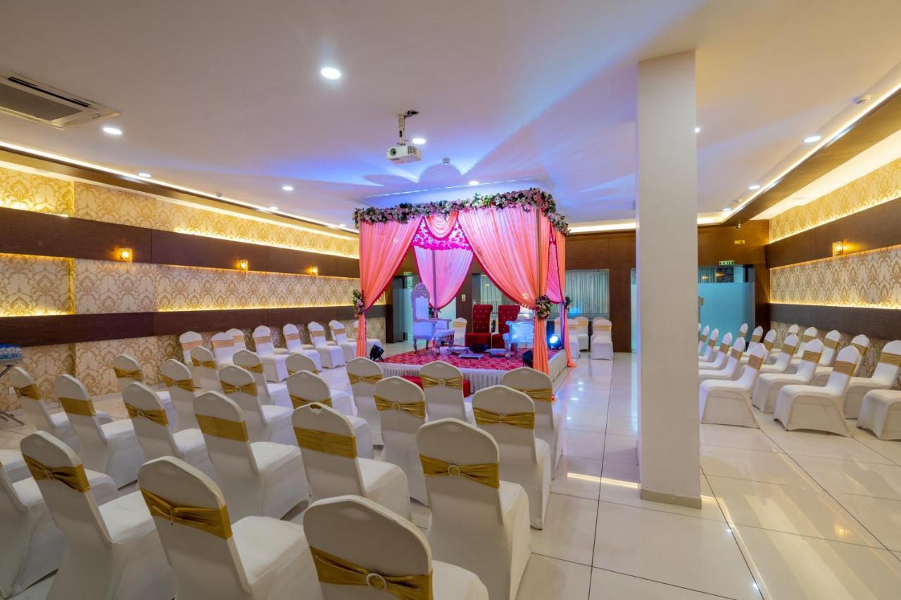 Jalashray Resort Nadiād Kültér fotó