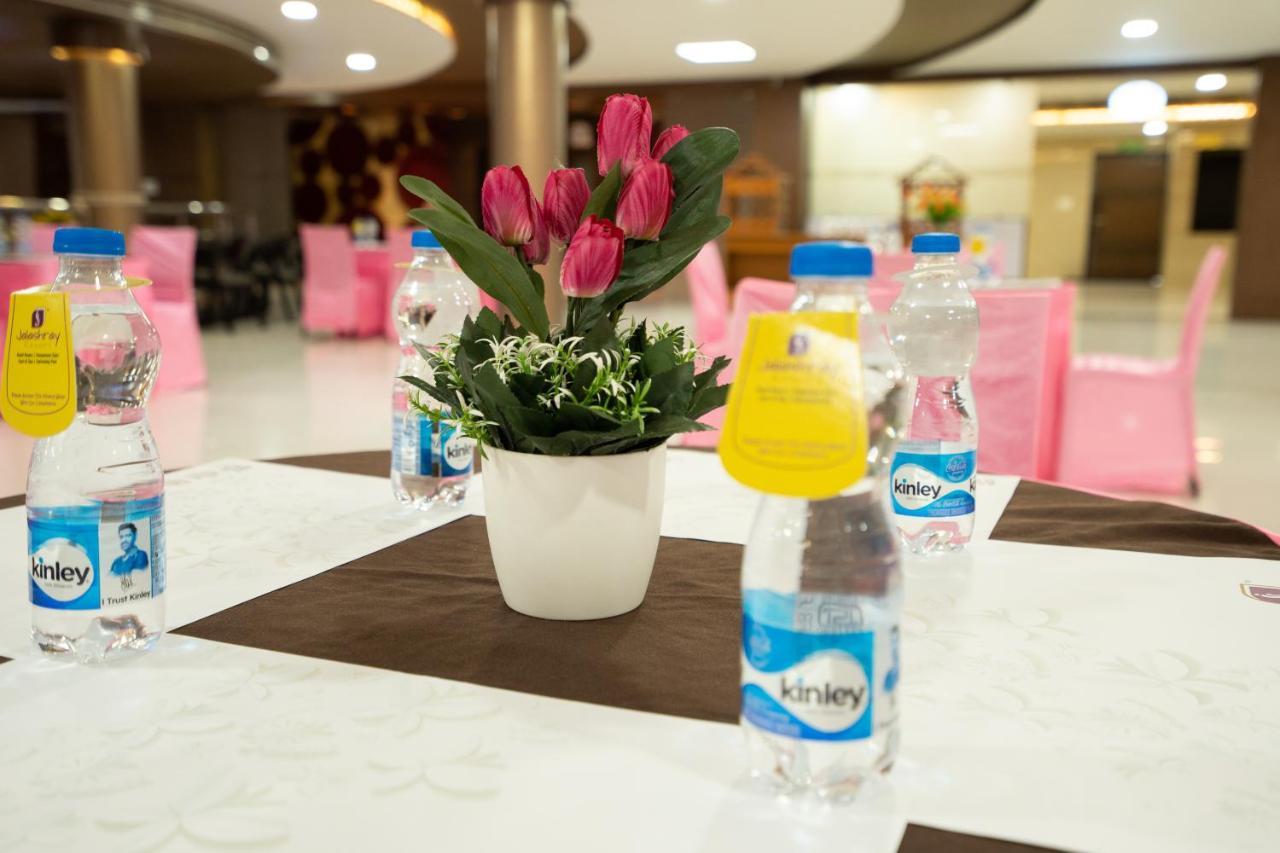 Jalashray Resort Nadiād Kültér fotó