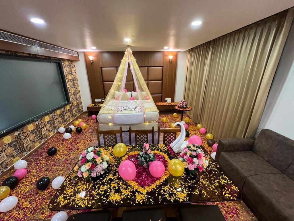 Jalashray Resort Nadiād Kültér fotó