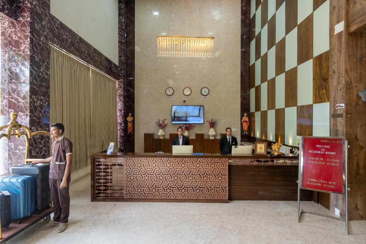 Jalashray Resort Nadiād Kültér fotó