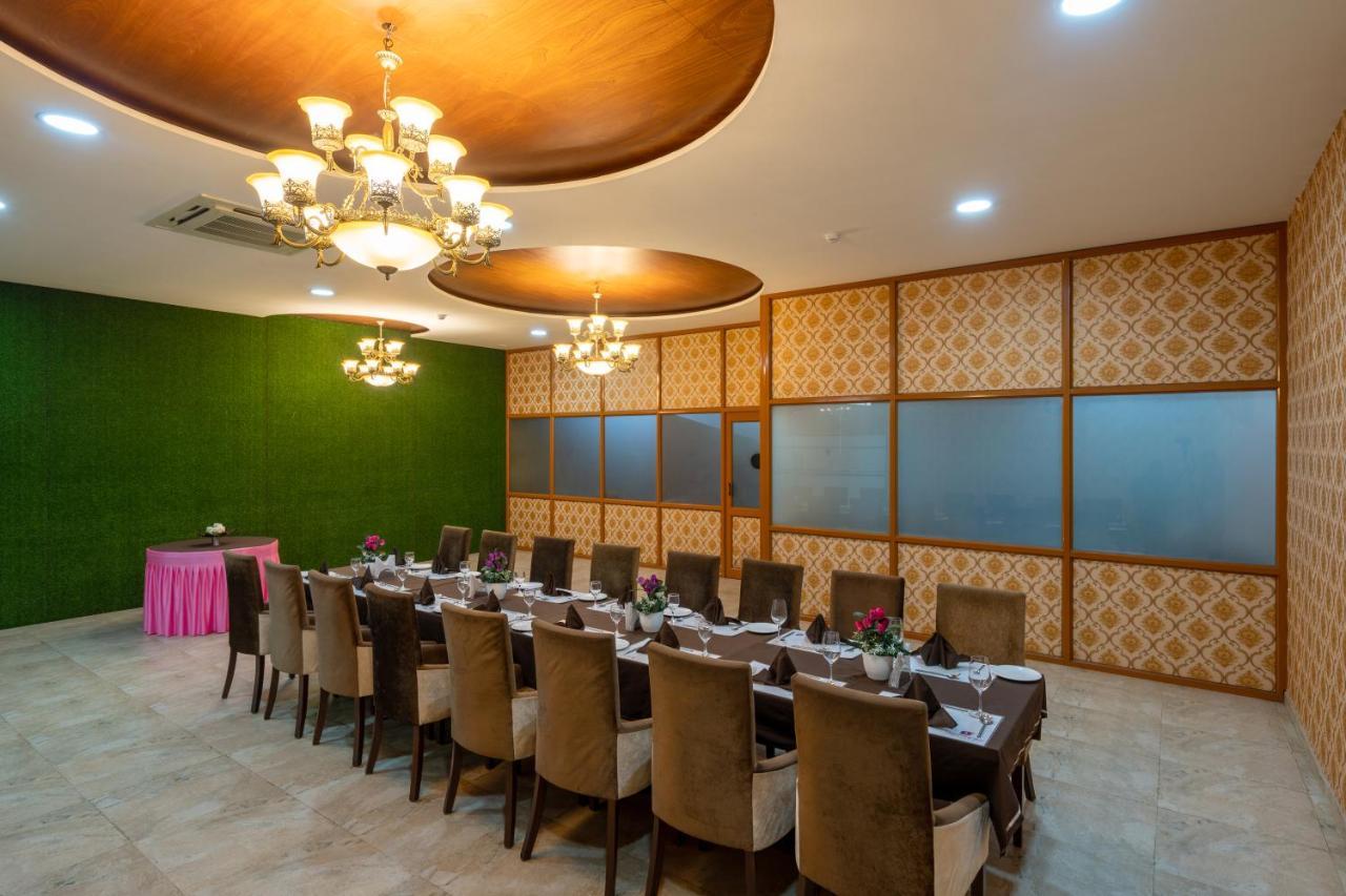 Jalashray Resort Nadiād Kültér fotó