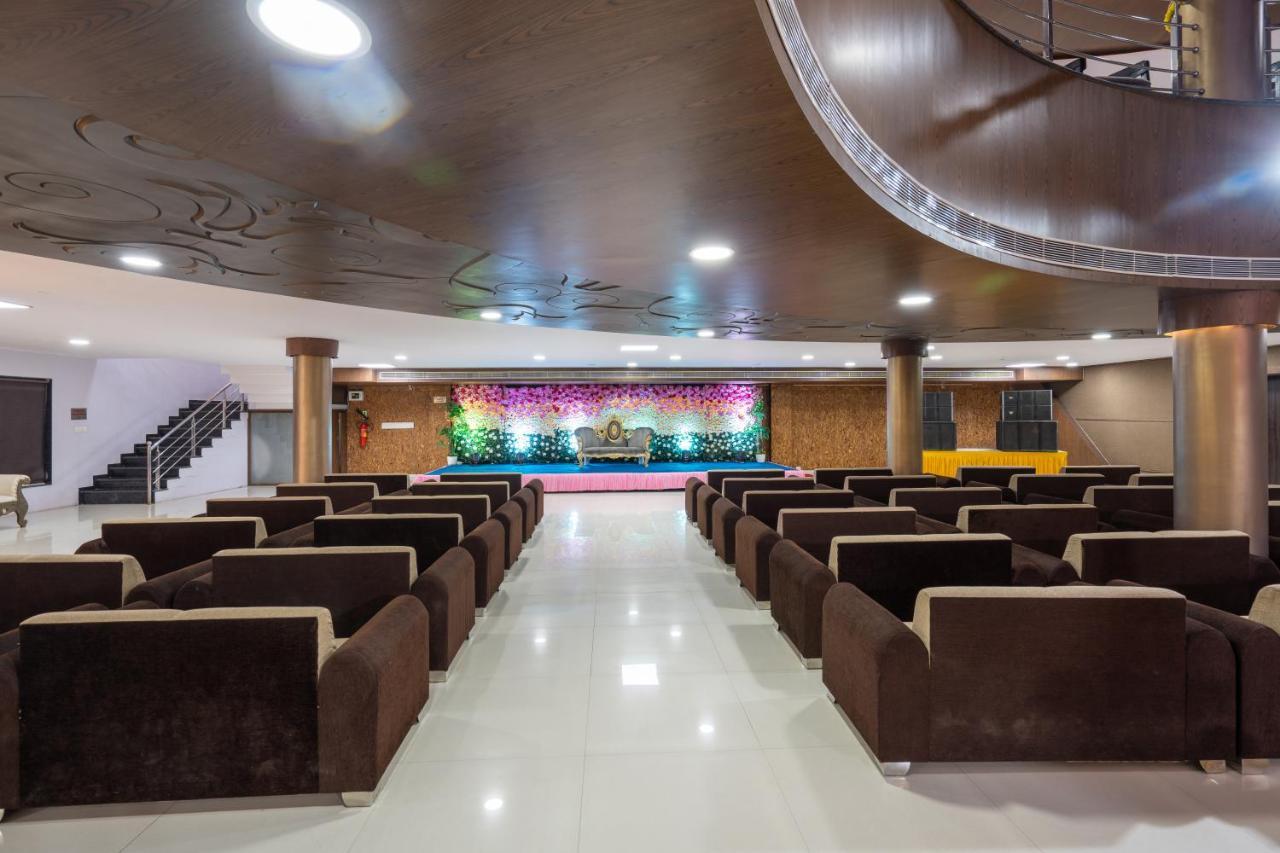 Jalashray Resort Nadiād Kültér fotó