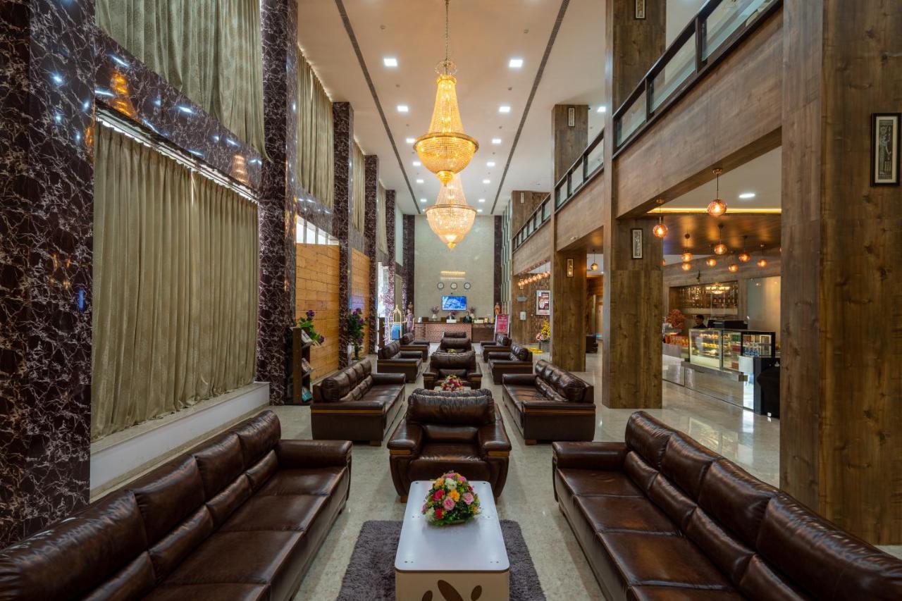 Jalashray Resort Nadiād Kültér fotó
