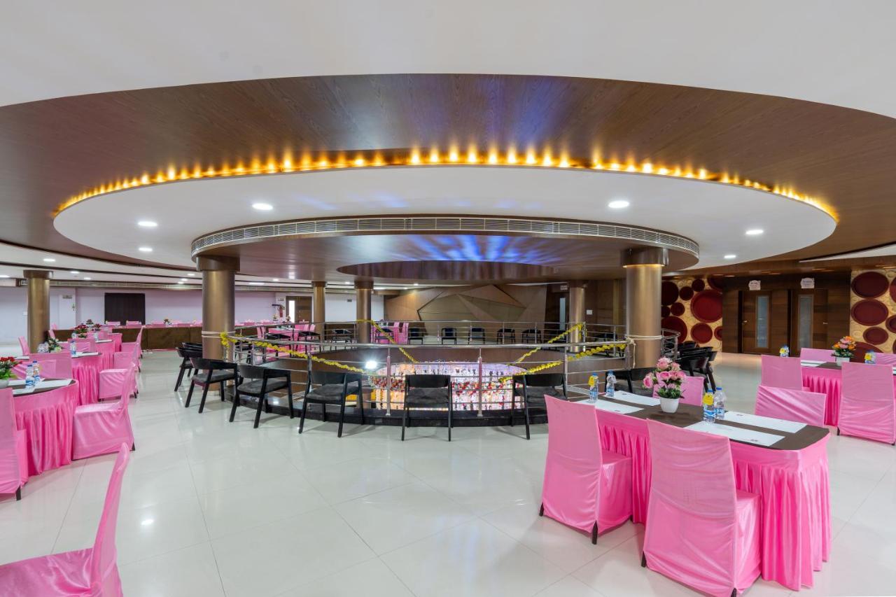 Jalashray Resort Nadiād Kültér fotó