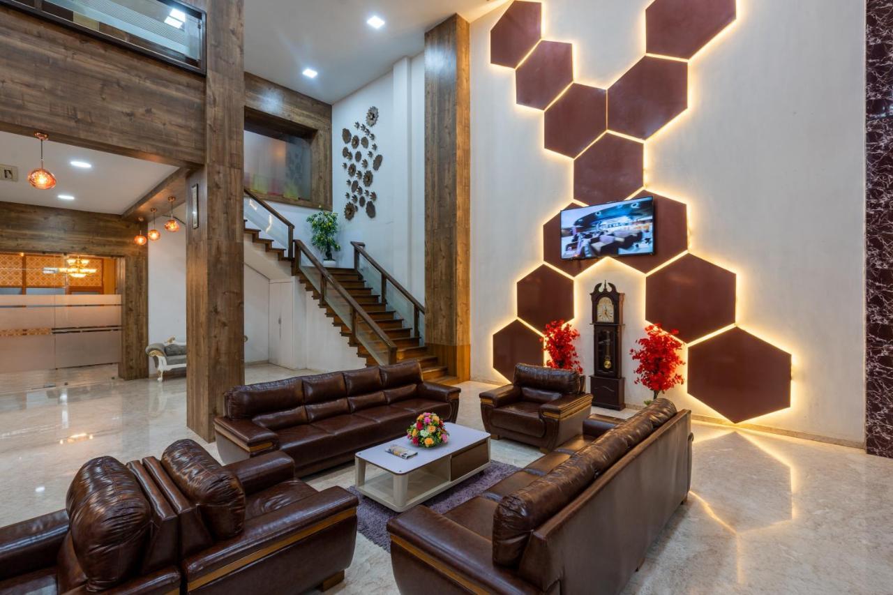 Jalashray Resort Nadiād Kültér fotó