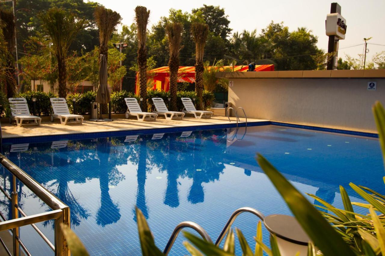 Jalashray Resort Nadiād Kültér fotó