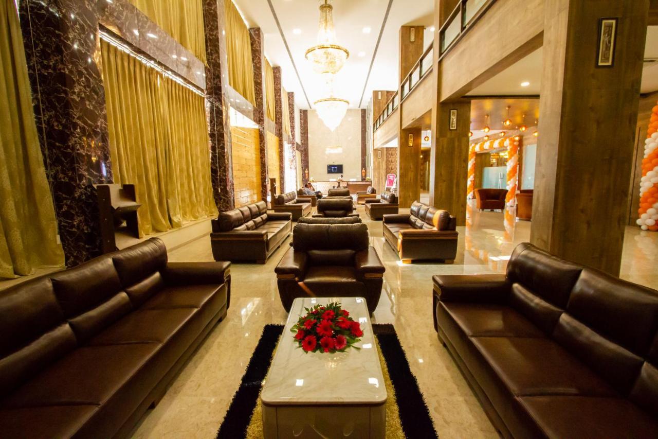 Jalashray Resort Nadiād Kültér fotó