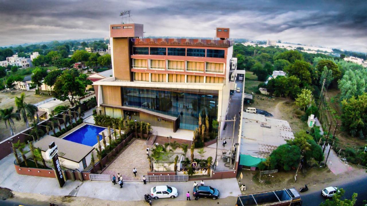 Jalashray Resort Nadiād Kültér fotó